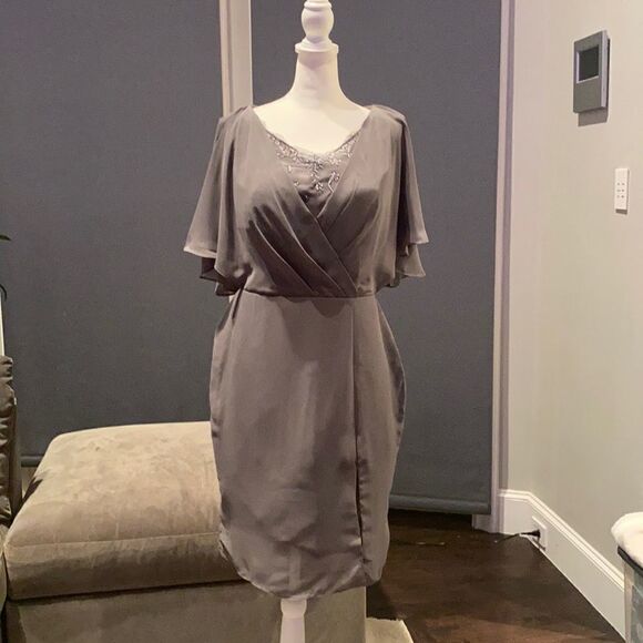 Women’s Gray Chiffon Bat Wing Sleeve Formal Party orBridesmaid Dress NWOT Medium - Picture 1 of 8
